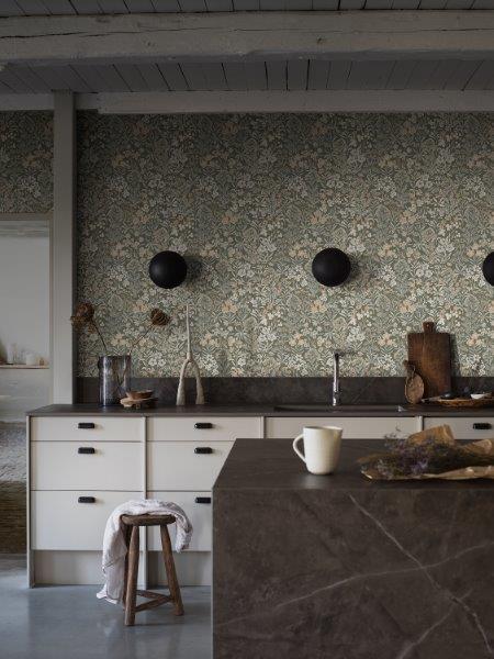 Borastapeter behang veldbloemen roze, vergrijsd groen en bruin - 53 cm x 10.05 m - 660349 - vtwonen shop