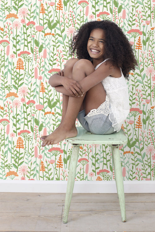 ESTAhome behang veldbloemen groen en roze - 50 x 900 cm - 131546 - vtwonen shop