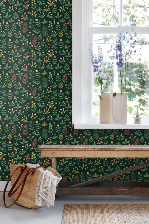 ESTAhome behang veldbloemen donkergroen en roze - 50 x 900 cm - 131099 - vtwonen shop