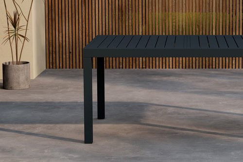 Rebellenclub Rechthoekige Tuintafel Grano - 160 x 100 cm - Zwart - vtwonen shop