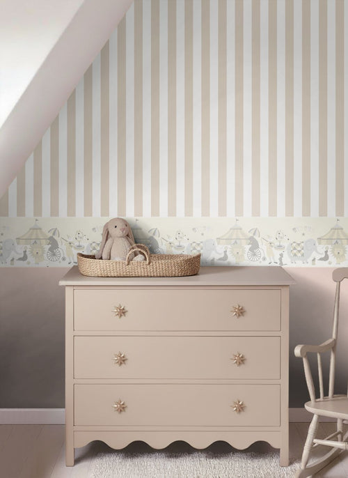 ESTAhome behangrand circus figuren lichtgrijs, beige en glanzend wit - 500 x 26.5 cm - 178703
