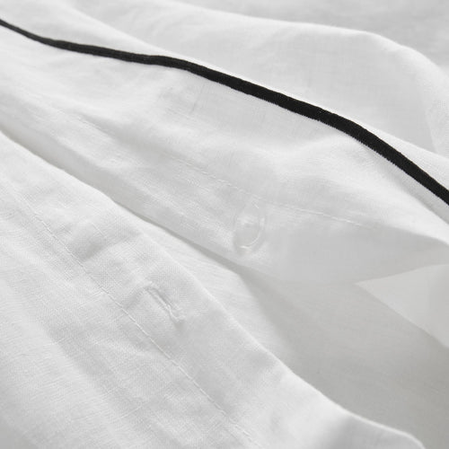 Madura Dekbedovertrek Carlina puur witte en zwarte hommel 240x220 cm