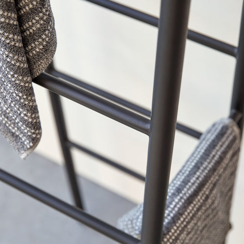 Tikamoon Adja - Metalen handdoekenrek - Zwart - vtwonen shop