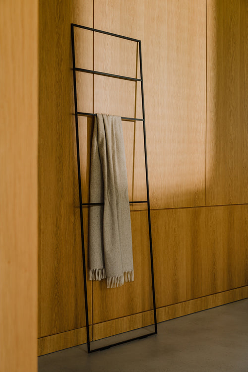 noo.ma TOWS Ladderkapstok - Vulcano Black - vtwonen shop