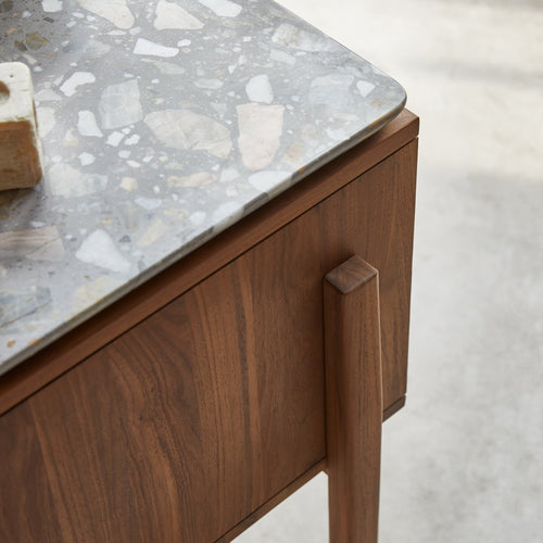 Tikamoon Badkamermeubel van massief notenhout en premium terrazzo 125 cm - Grijs