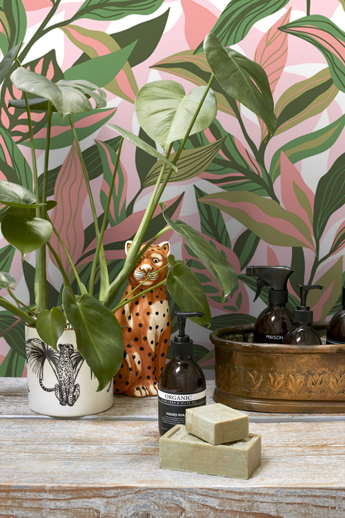 ESTAhome behang tropische bladeren groen en roze - 50 x 900 cm - 131041 - vtwonen shop