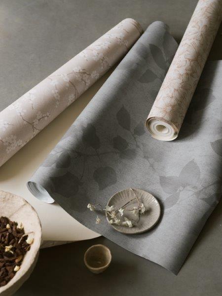 Borastapeter behang bladeren donkergrijs - 53 cm x 10.05 m - 660333 - vtwonen shop