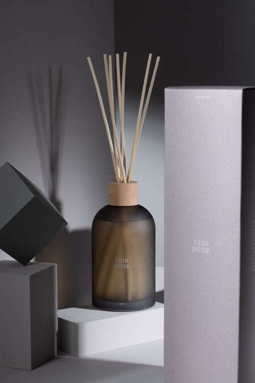 J-Line geurstokjes Accords Essentiels - Cuir Désir - bruin - 550 ml