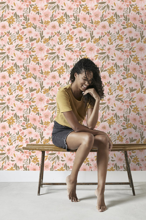 ESTAhome behang bloemen licht roze, okergeel en vergrijsd groen - 50 x 900 cm - 130923 - vtwonen shop