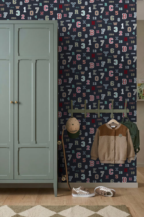 ESTAhome behang cijfers & letters donkerblauw - 53 cm x 10.05 m - 138833
