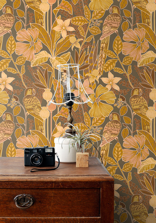 ESTAhome behang tropische bloemen en paradijsvogels terracotta bruin - 50 x 900 cm - 131159