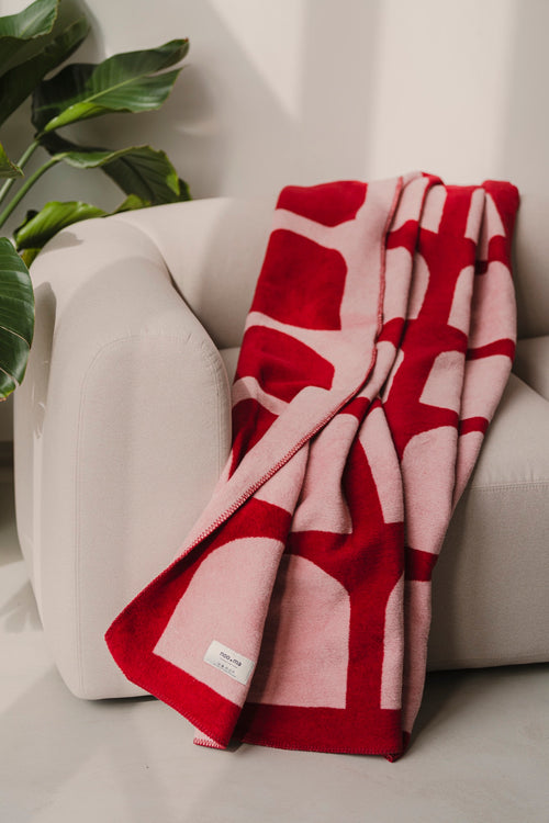 noo.ma GILLI Katoenen deken - Blossom Pink & Cherry Juice - vtwonen shop