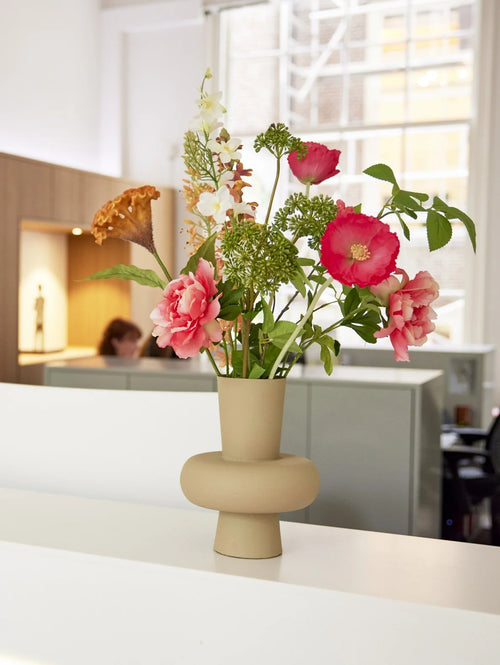 Madame Fleurie Hygge Boeket – Luxe Zijden bloemen in Warme Koraaltinten – Zonder Vaas - 22cm x 27cm
