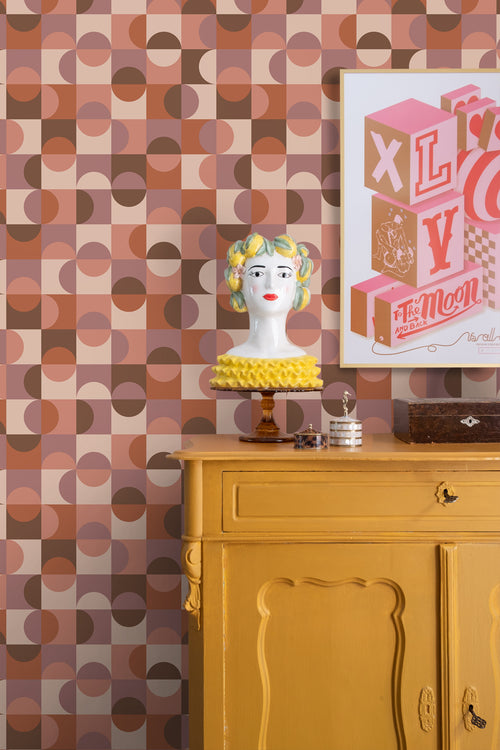 ESTAhome behang cirkels in Bauhaus stijl terracotta, paars en bruin - 50 x 900 cm - 131244 - vtwonen shop