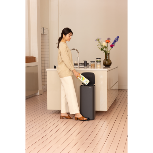 Brabantia Bo Pedaalemmer, 30 liter, stil sluitend, kunststof binnenemmer - Mineral Infinite Grey