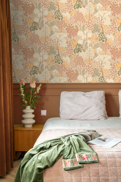 ESTAhome behang bomen en bloemen beige, terracotta en groen - 50 x 900 cm - 131186 - vtwonen shop