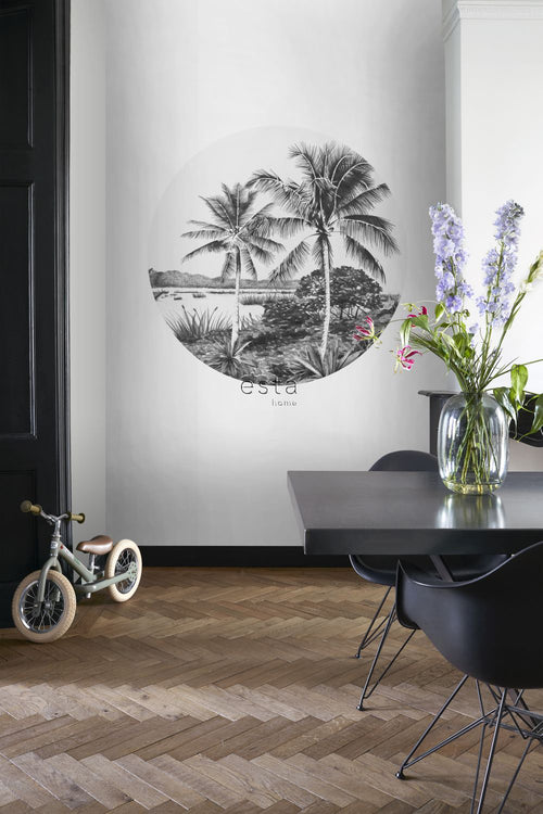 ESTAhome zelfklevende behangcirkel tropisch landschap met palmbomen zwart wit - Ø 140 cm - 159005 - vtwonen shop