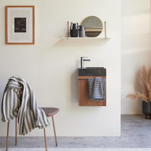 Tikamoon Wastafelmeubel van massief notenhout en zwart marmer - Zwart - vtwonen shop