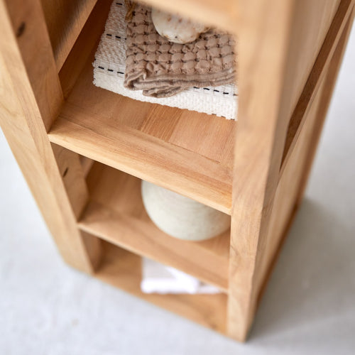 Tikamoon Schuine kolomkast van massief teakhout - Naturel - vtwonen shop