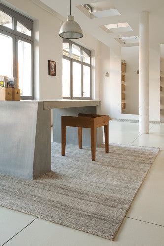 Vloerkleed MOMO Rugs Light Grey 429/001/111 250x350 cm