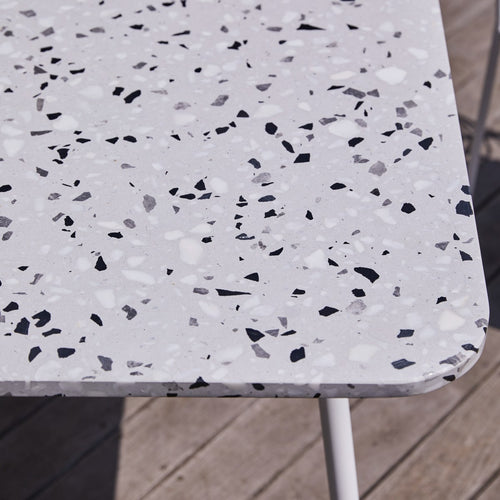 Tikamoon Rechthoekige tuintafel van premium terrazzo en wit metaal voor 4/6 personen - Wit