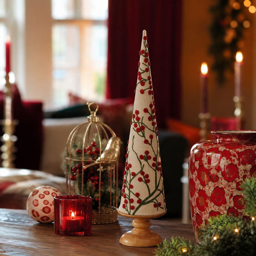 Mica Decorations Kerstboom Kegel H55 x Ø12 cm - Kerstboom Kerstversiering - Geborduurde Decoratie Boom - Sierboom met Rode Details - Kerstdecoratie