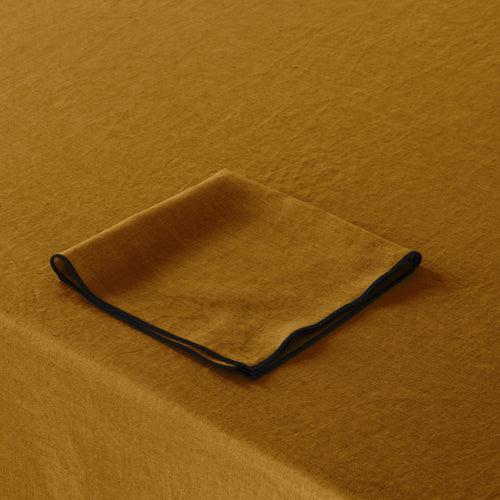 Madura Vierkant tafelkleed Carlina bronzen en zwarte hommel 170x170 cm