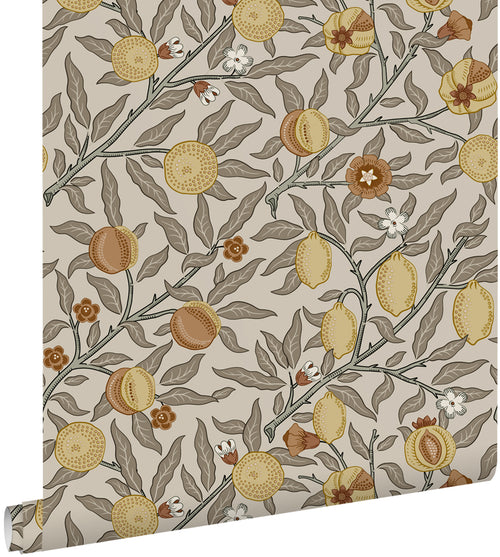 ESTAhome behang exotisch fruit en bladeren vergrijsd groen, terracotta en okergeel - 50 x 900 cm - 131171 - vtwonen shop