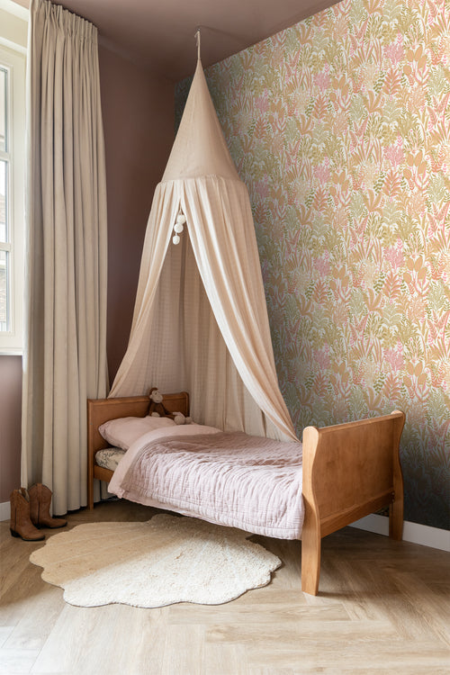ESTAhome behang tropische bladeren en bloemen groen en roze - 50 x 900 cm - 131665