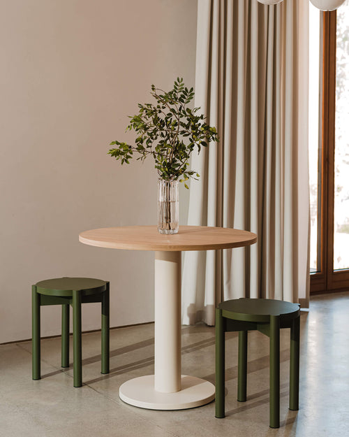noo.ma Sool Café tafel 70x70 cm - eikenfineer blad, zwart stalen onderstel