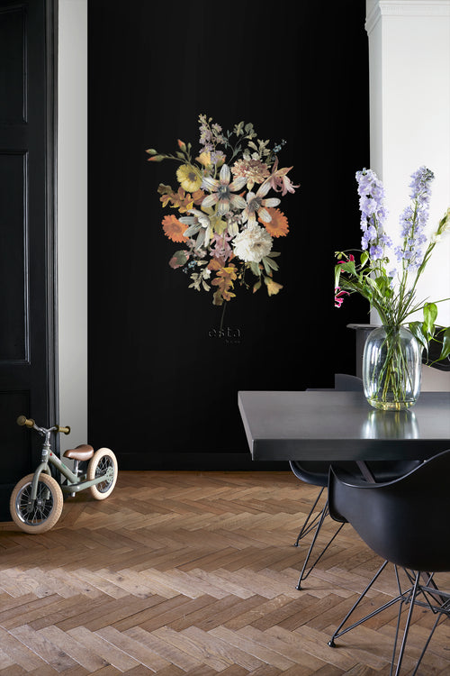 ESTAhome fotobehang bloemstilleven multicolor op zwart - 150 x 279 cm - 159215 - vtwonen shop