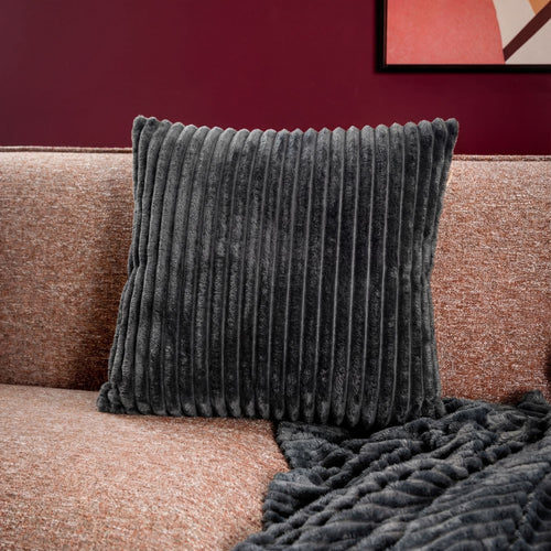 MART - sierkussen 45x45 cm - zacht ribfluweel - corduroy - Charcoal Gray - antraciet