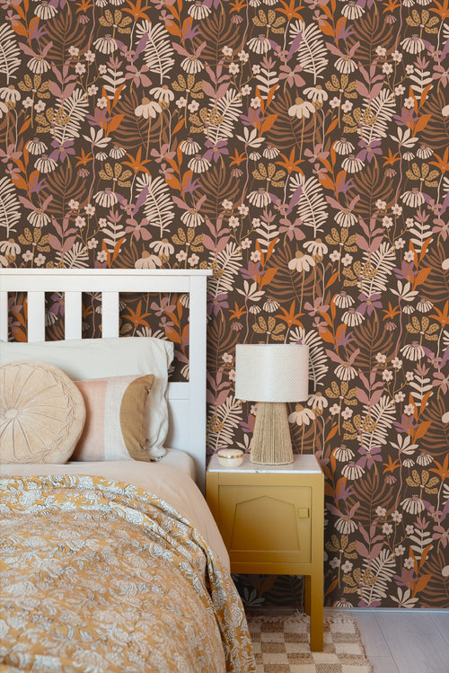 ESTAhome behang tropische bladeren en bloemen bruin, paars en meerkleurig - 50 x 900 cm - 130998 - vtwonen shop