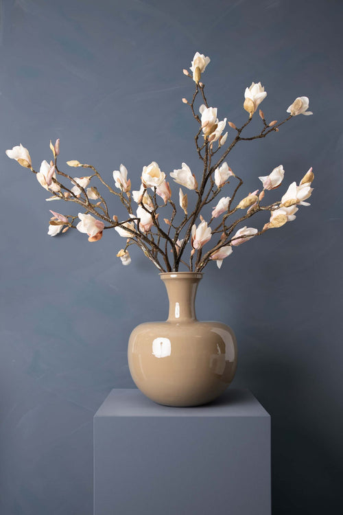 Madame Fleurie Magnolia Magnifique Boeket inclusief Vaas – Luxe Zijden bloemen Magnolia’s – Khaki Stalen Vaas - 29cm x 29cm x 33cm