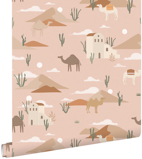 ESTAhome behang kamelen en cactussen terracotta roze - 50 x 900 cm - 139703 - vtwonen shop