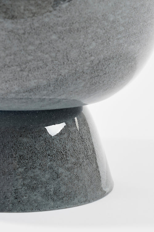 Mica Decorations James Bloempot op Standaard - H22 x Ø19 cm - Metaal - Grijs - vtwonen shop