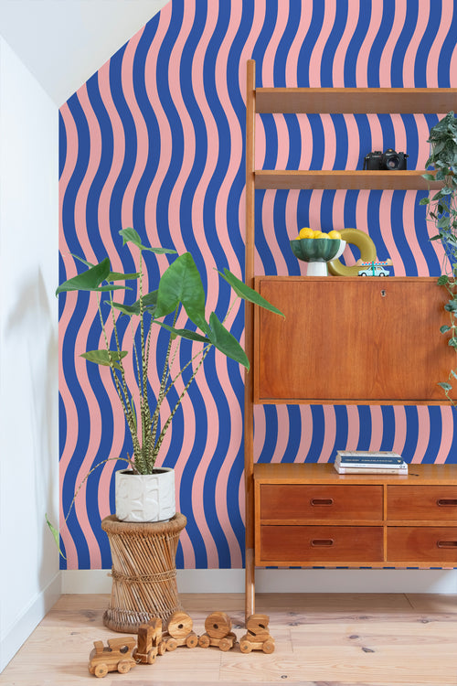 ESTAhome behang golvende strepen blauw en roze - 50 x 900 cm - 131608 - vtwonen shop