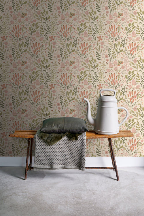 ESTAhome behang bladeren en bloemen olijfgroen en terracotta - 50 x 900 cm - 131390 - vtwonen shop