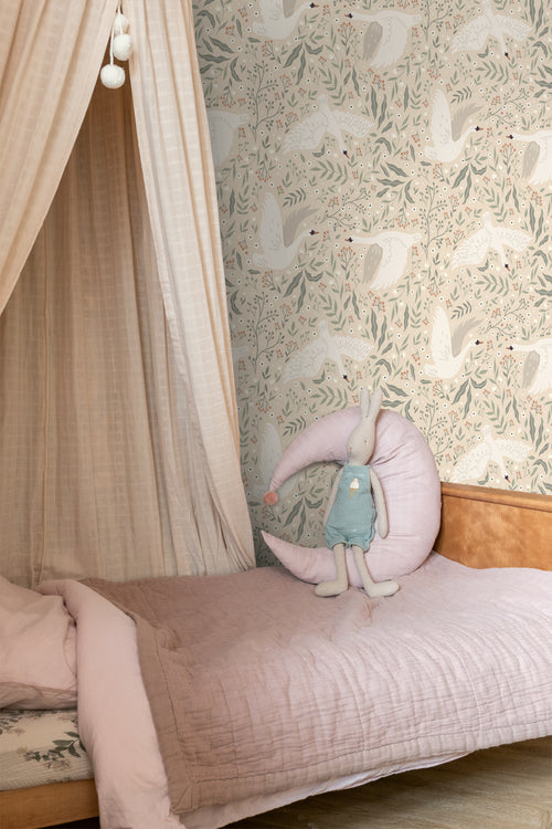 ESTAhome behang zwanen beige, wit en vergrijsd groen - 53 cm x 10.05 m - 139797