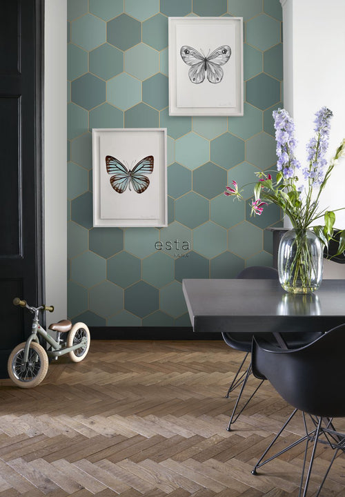ESTAhome fotobehang hexagon zeegroen en petrolblauw - 150 x 279 cm - 158958 - vtwonen shop