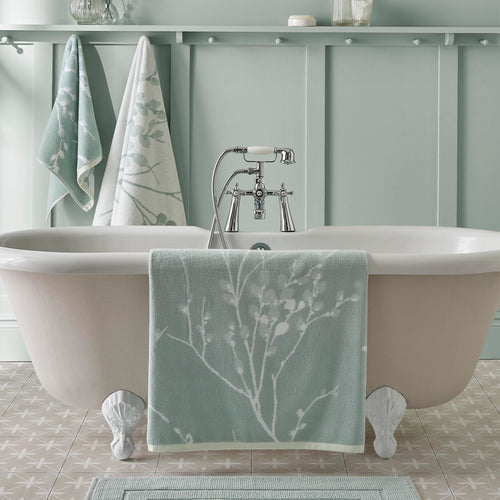 Laura Ashley Badhanddoek Boswilg Duckegg 70x125cm - vtwonen shop