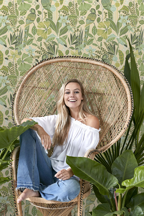 ESTAhome behang tropische bloemen en paradijsvogels vergrijsd groen - 50 x 900 cm - 131157 - vtwonen shop