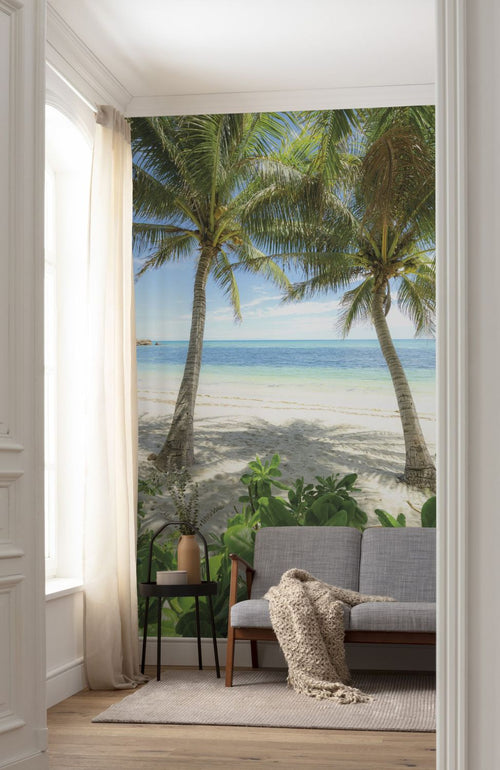 Sanders & Sanders fotobehang palmbomen op het strand groen en blauw - 200 x 280 cm - 612580