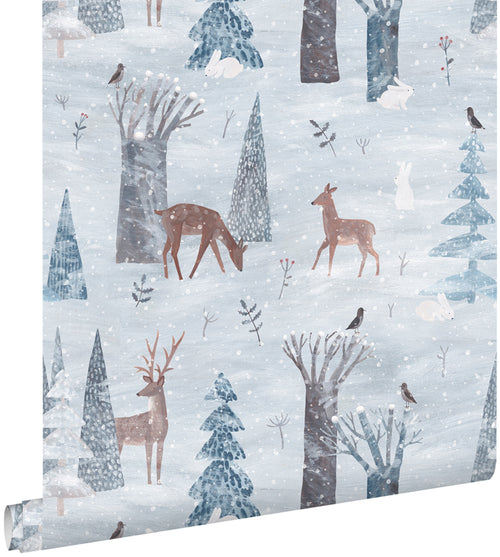 ESTAhome behang hertjes en konijnen in de sneeuw blauw - 50 x 900 cm - 139583 - vtwonen shop