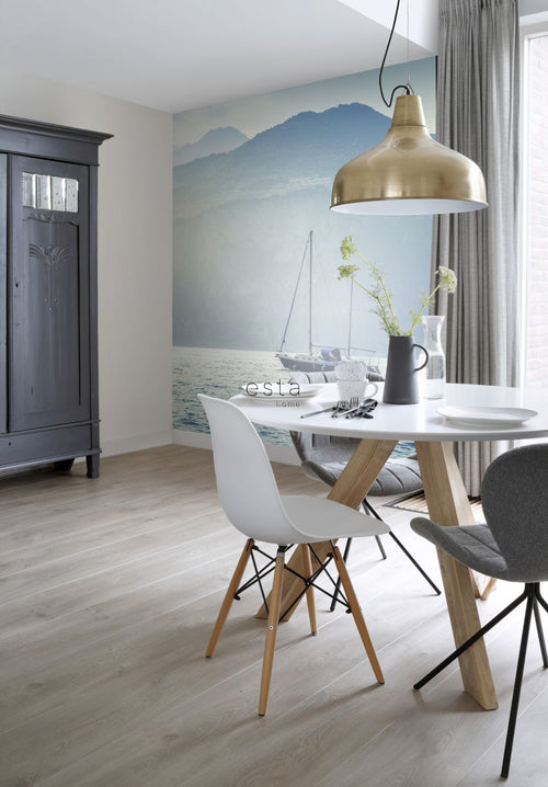 ESTAhome fotobehang zeilboot blauw - 186 x 279 cm - 158850 - vtwonen shop