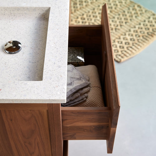 Tikamoon Badkamermeubel van massief notenhout en moon premium terrazzo 120 cm - Beige - vtwonen shop