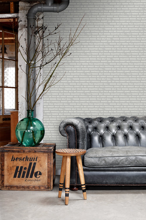 ESTAhome behang sportteksten taupe - 53 cm x 10.05 m - 138802
