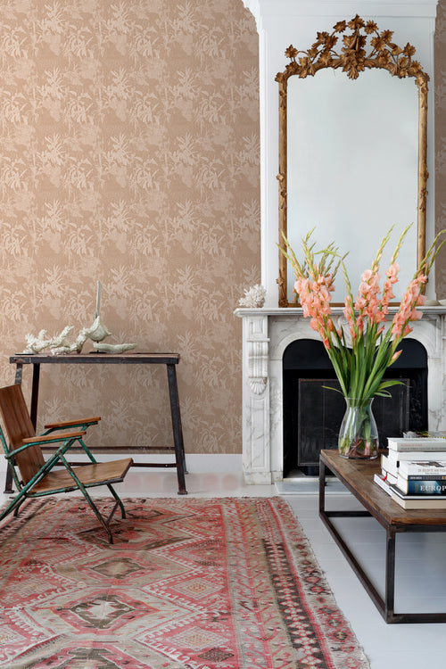 ESTAhome behang tropische bladeren terracotta roze - 50 x 900 cm - 139889 - vtwonen shop