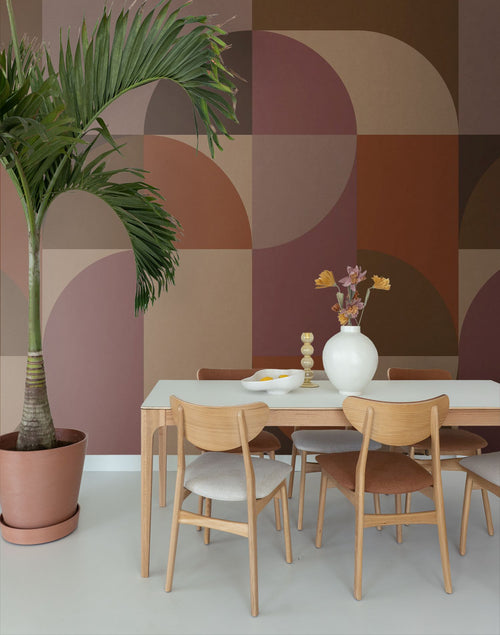 ESTAhome fotobehang cirkels in Bauhaus stijl bruin, paars en terracotta - 2.5 x 2.79 m - 159644
