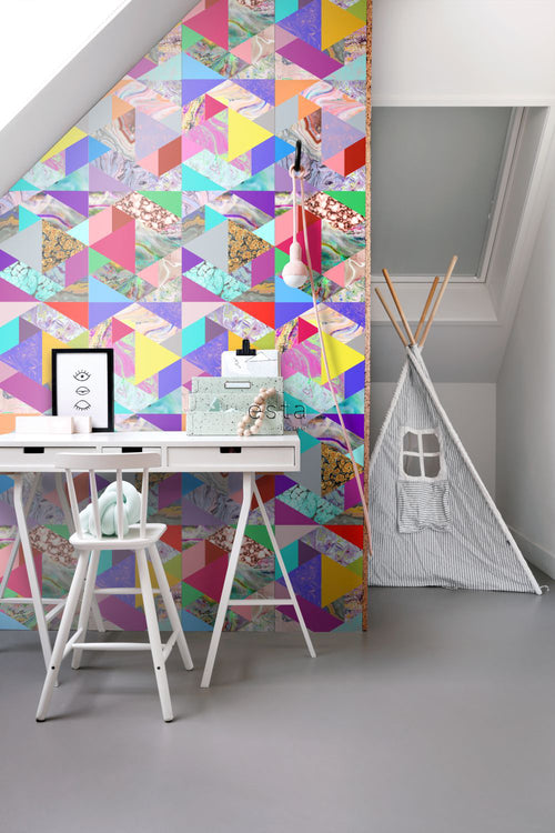 ESTAhome XXL behang driehoeken met marmer effect geel, blauw, roze en groen - 50 x 900 cm - 158914 - vtwonen shop